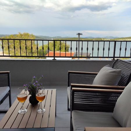 Apartmani Sara 2 Betina  Exteriör bild