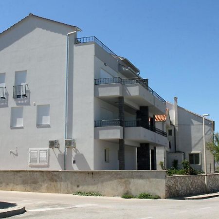 Apartmani Sara 2 Betina  Exteriör bild