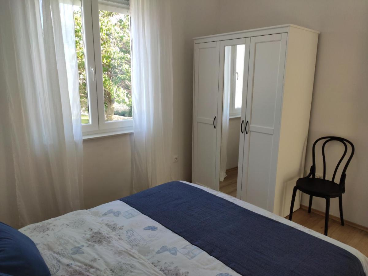 Apartmani Sara 2 Betina  Exteriör bild