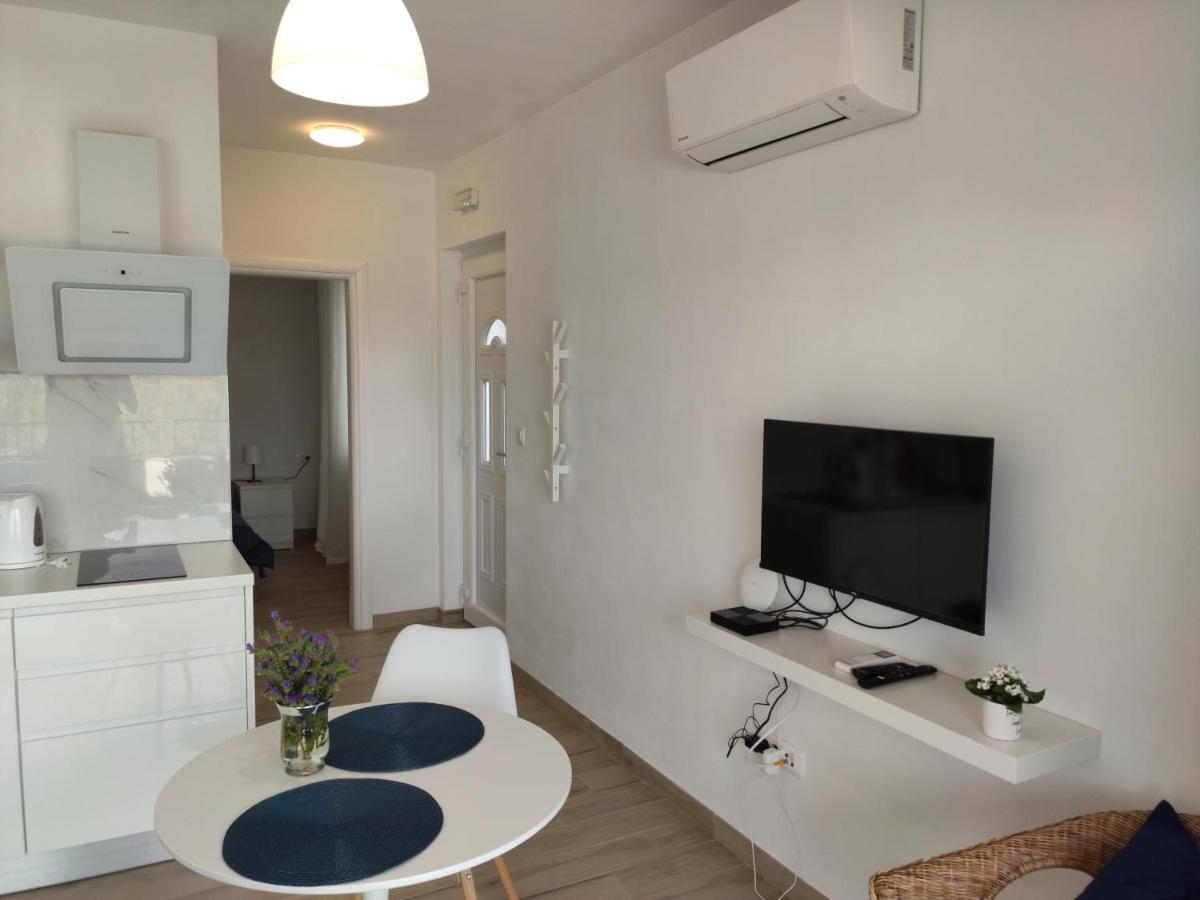 Apartmani Sara 2 Betina  Exteriör bild