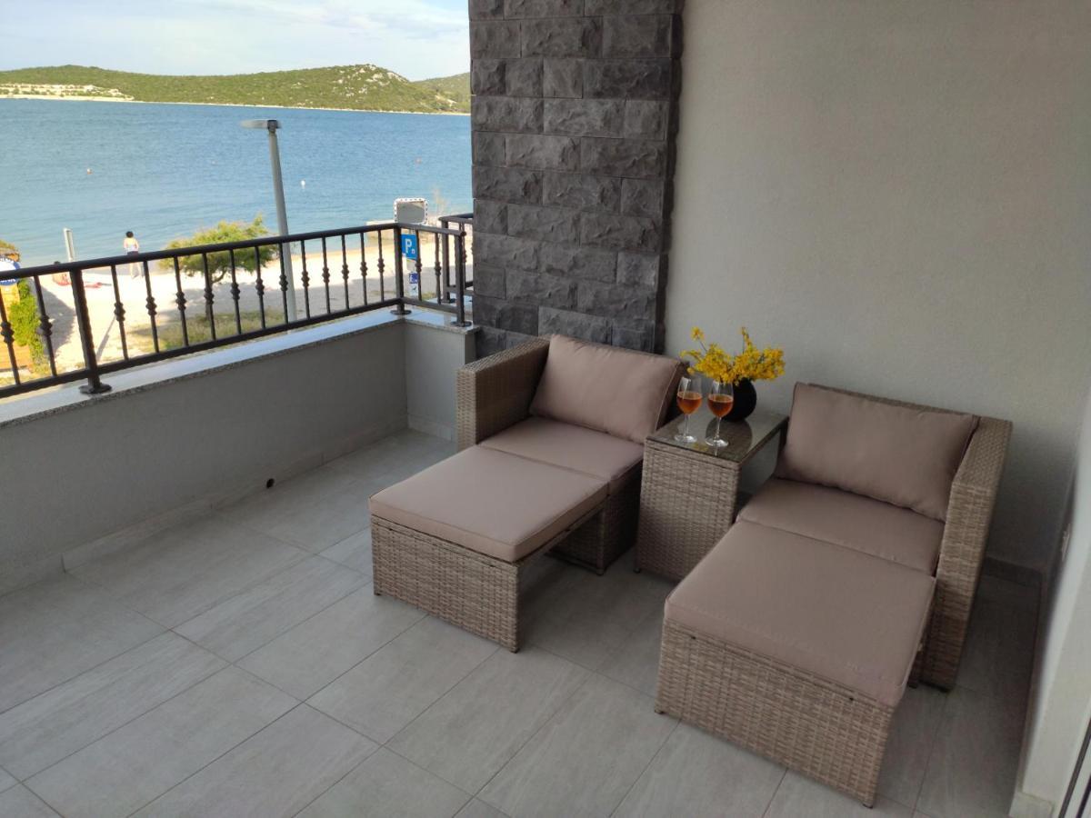Apartmani Sara 2 Betina  Exteriör bild
