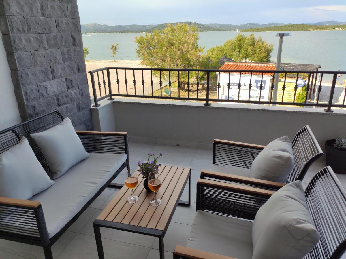 Apartmani Sara 2 Betina  Exteriör bild