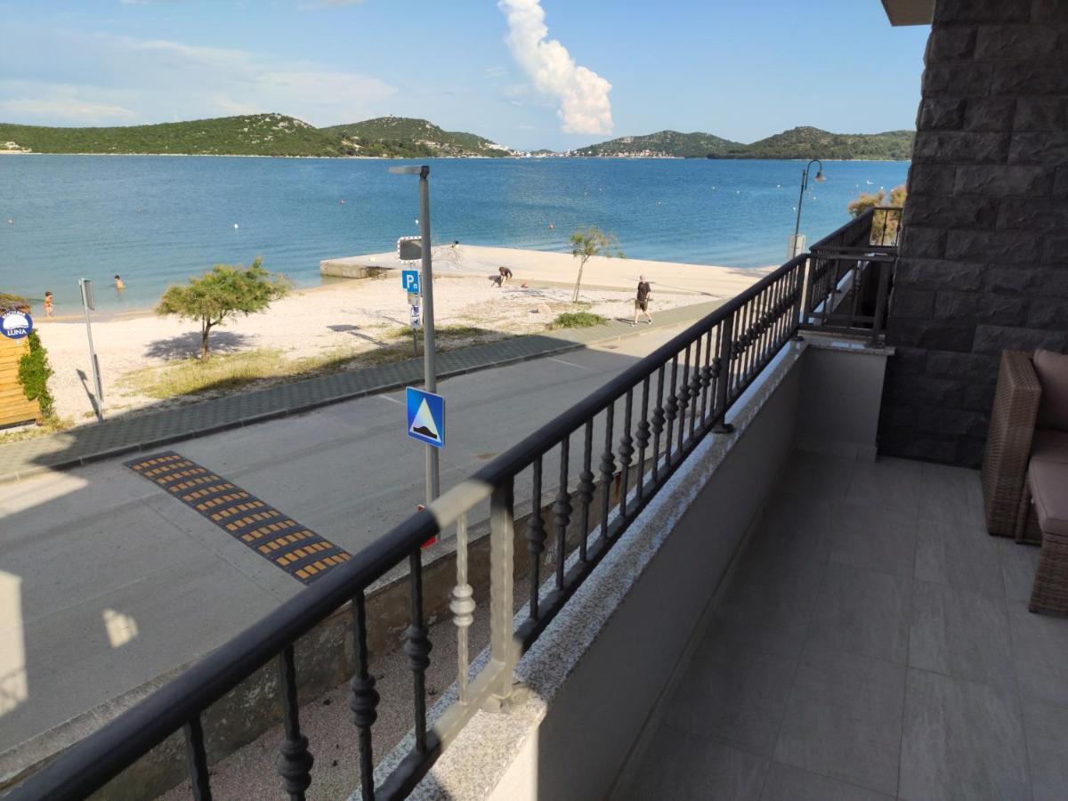 Apartmani Sara 2 Betina  Exteriör bild
