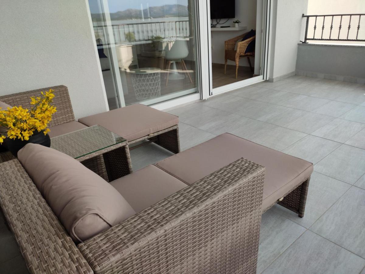 Apartmani Sara 2 Betina  Exteriör bild