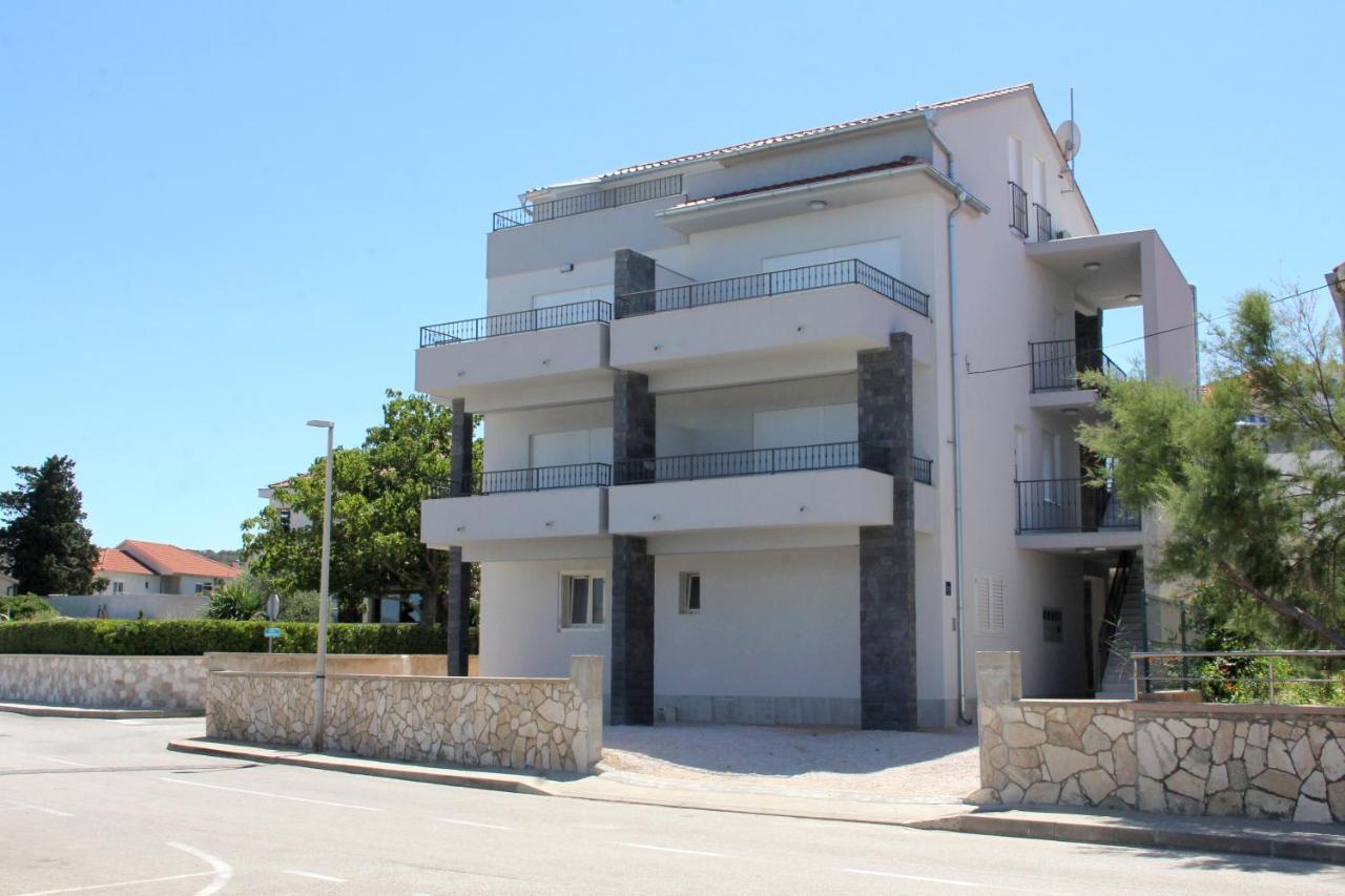 Apartmani Sara 2 Betina  Exteriör bild