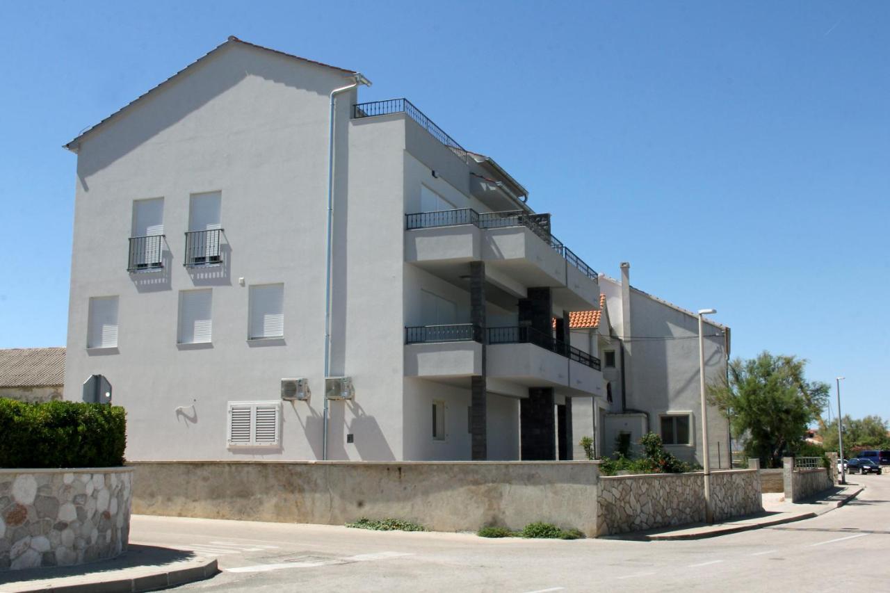 Apartmani Sara 2 Betina  Exteriör bild